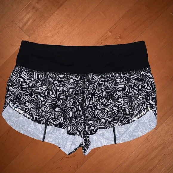 Lululemon Seawheeze Shorts - Picture 4 of 5